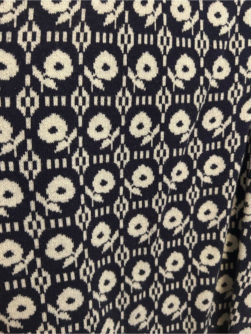 Sleeveless Navy & White Patterned Knit Sweater Vest Top - Picture 2 of 4